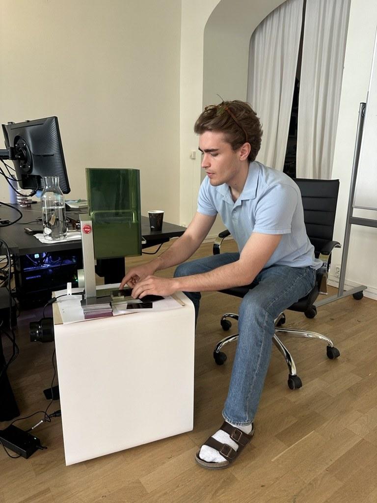 Philip Rönnmark working at his desk